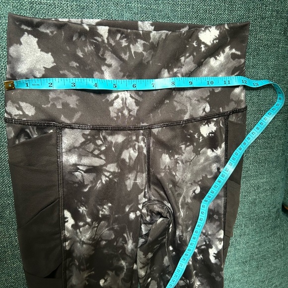 Lululemon rise and flow pant full on luxtreme - Picture 8 of 14